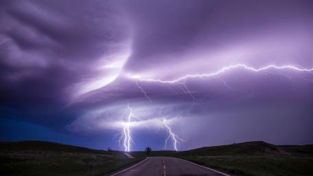 Electrifying Twilight Storm wallpaper