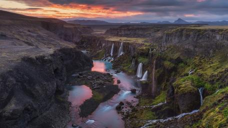 Valley of Tears (Fjadrargljufur Canyon) wallpaper