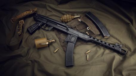 Assault Rifle and Ammunition Display wallpaper