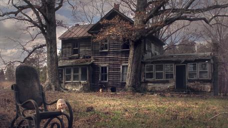 Abandoned farmhouse wallpaper