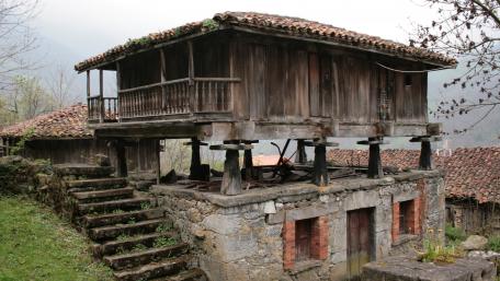Horreo in Pola de Lena - Asturias wallpaper