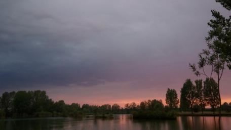 Lake with sunset wallpaper