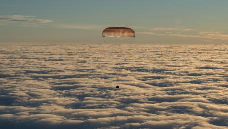 Reentry of Expedition 54 Aboard Soyuz MS-06 wallpaper