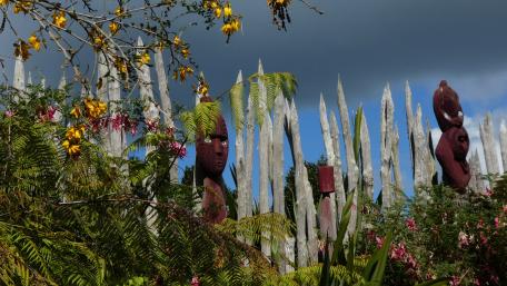 Wooden statues wallpaper