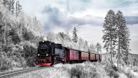 Train in the snowy mountains wallpaper