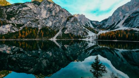 Pragser Wildsee (Prags Dolomites, Italy) wallpaper