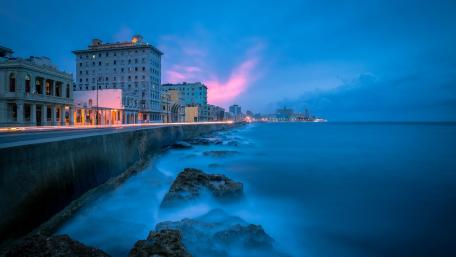 Tranquil Cityscape at Dusk Over the Sea wallpaper
