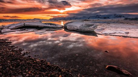Icy Iceland wallpaper