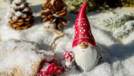 Santa Claus figure in the snow wallpaper