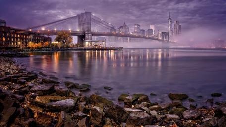 Brooklyn Bridge in the mist wallpaper