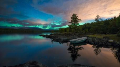 Northern lights above Ringerike (Norway) wallpaper