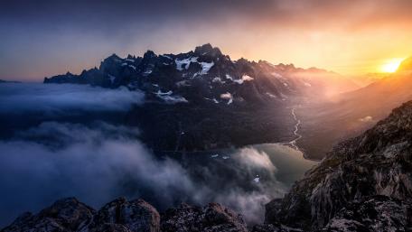 Majestic Sunrise Over Mountain Range wallpaper