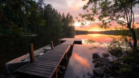 Wooden pier wallpaper