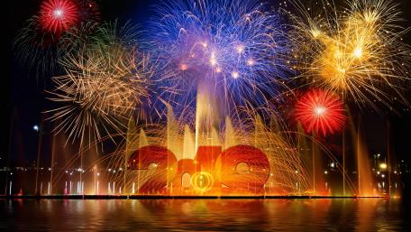 2019 fireworks and fountain wallpaper