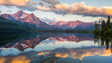 McGown Peak reflected in the Stanley Lake wallpaper