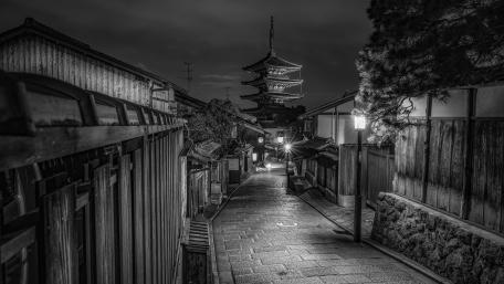 Silent Night in a Monochrome Alleyway wallpaper