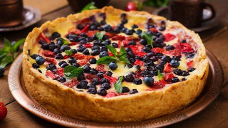 Delicious Berry Tart with Fresh Fruits and Creamy Filling wallpaper