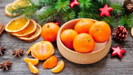 Festive Citrus Christmas Decor wallpaper
