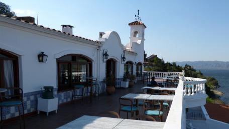 Colonnial Spanish Building wallpaper