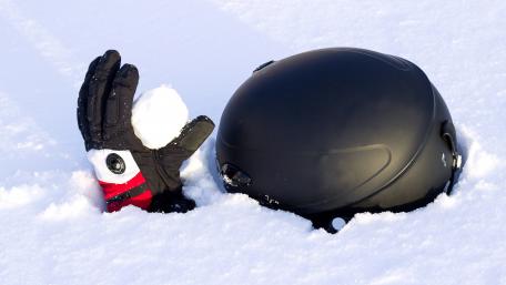 Snowball in a glove wallpaper
