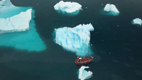 Majestic Icebergs in the Arctic Ocean wallpaper