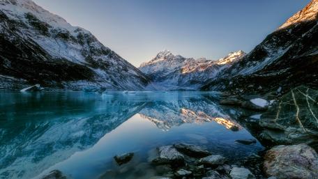 Hooker Lake (Aoraki/Mt Cook National Park) wallpaper