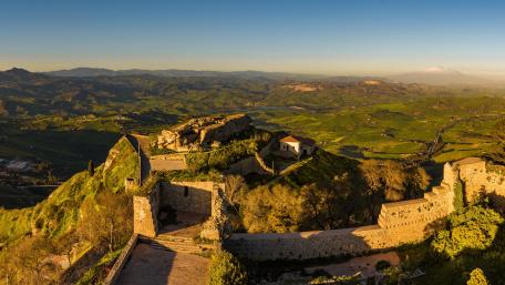 Lombardy Castle wallpaper