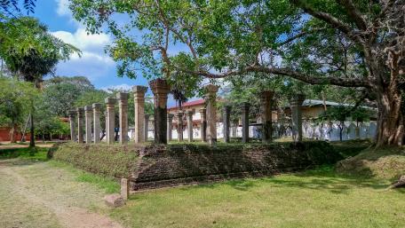 Ruins - Old kingdom, Anuradhapura wallpaper