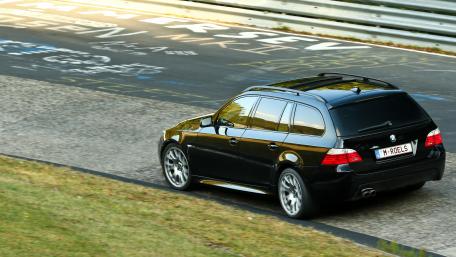 BMW 535d Touring am Nordschleife wallpaper
