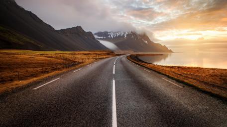 Coastline road in Iceland wallpaper