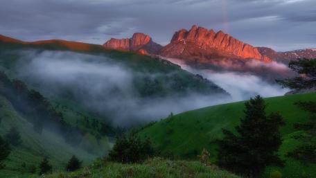 Misty Mountain Landscape at Dawn wallpaper
