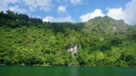 Lake Toba (Indonesia) wallpaper