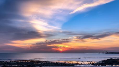 Sunrise at Fintas Beach, Kuwait wallpaper