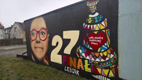 Vibrant Urban Graffiti Art in Lebork City Wall wallpaper