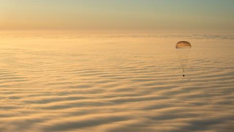 Expedition 42 Soyuz TMA-14M During Decent wallpaper