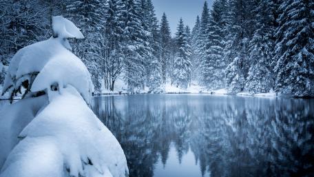 Snowy landscape reflection wallpaper