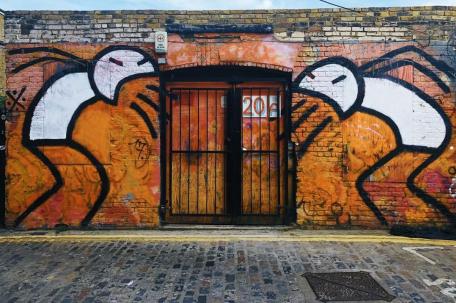 Urban Artistry Embracing the Cityscape wallpaper