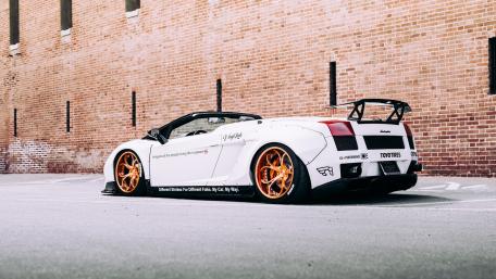 White Lamborghini Gallardo wallpaper