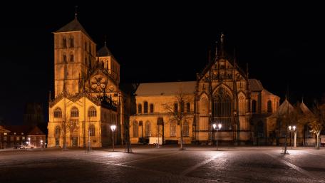 Elegant Night View of St.-Paulus-Dom in Münster Germany wallpaper