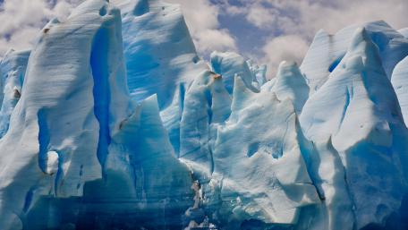 Blue icebergs wallpaper