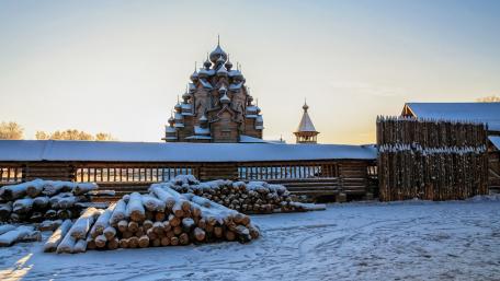 Wooden church in Nevskiy Forest Park wallpaper