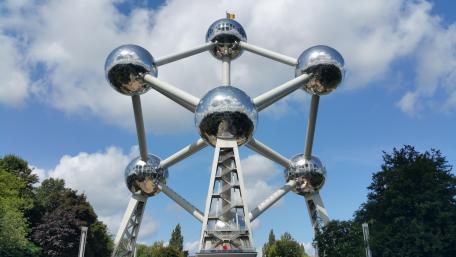 Atomium wallpaper