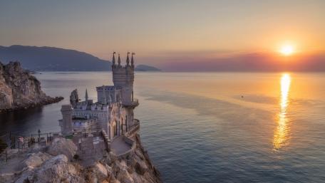 Swallow's Nest Castle wallpaper