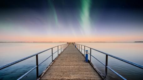 Polar lights from a pier wallpaper