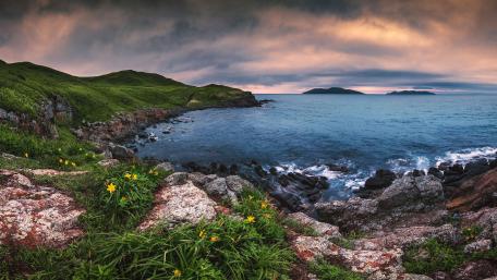 Serene Coastal Landscape at Dusk wallpaper