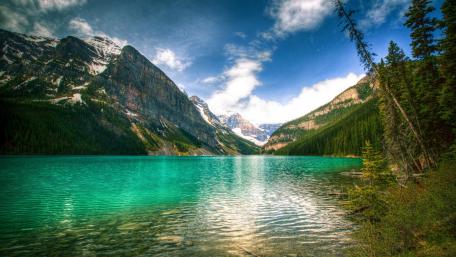 Valley of the Ten Peaks wallpaper