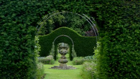 Garden art of Howard manor garden in England wallpaper