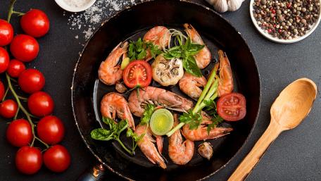 Delicious Shrimp Scampi in a Pan wallpaper