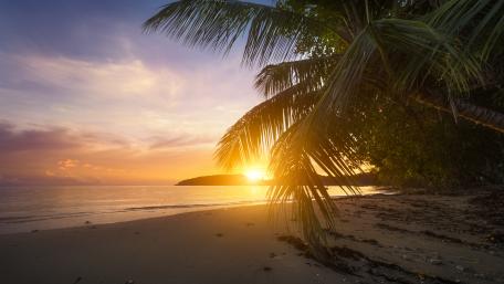 Long bay of Anse Boileau (Seychelles) wallpaper