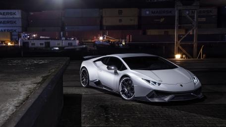 White Lamborghini Huracan wallpaper